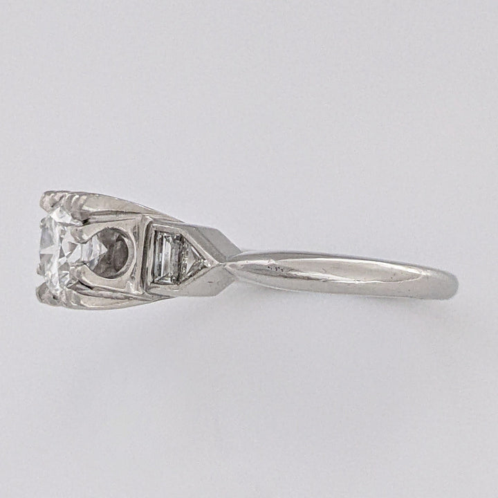 PLATINUM 1.01 CARAT TOTAL WEIGHT VS2 H DIAMOND ROUND (1) BAGUETTE (2) TRILLION (2) ESTATE RING 5.8 GRAMS