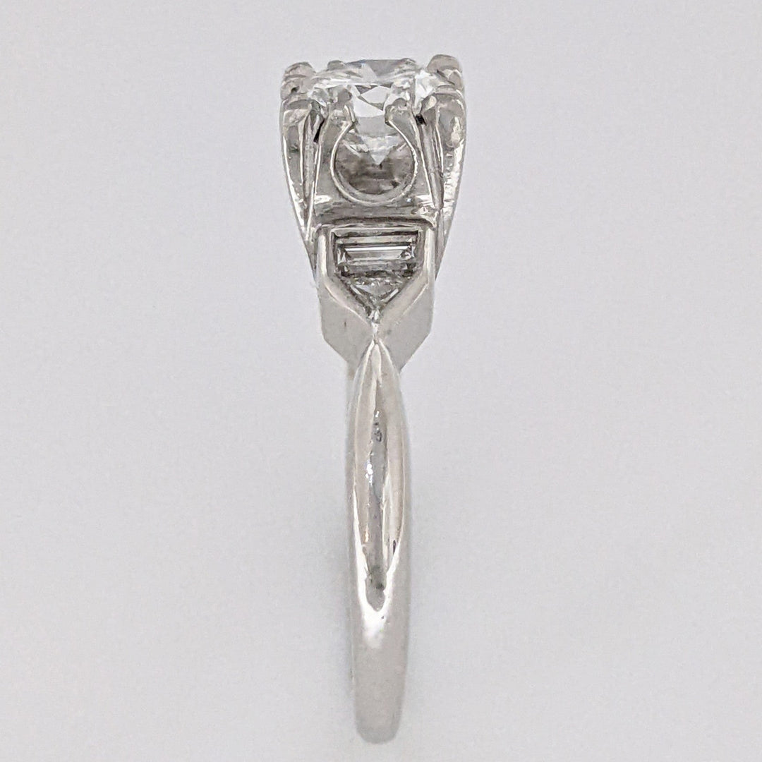 PLATINUM 1.01 CARAT TOTAL WEIGHT VS2 H DIAMOND ROUND (1) BAGUETTE (2) TRILLION (2) ESTATE RING 5.8 GRAMS