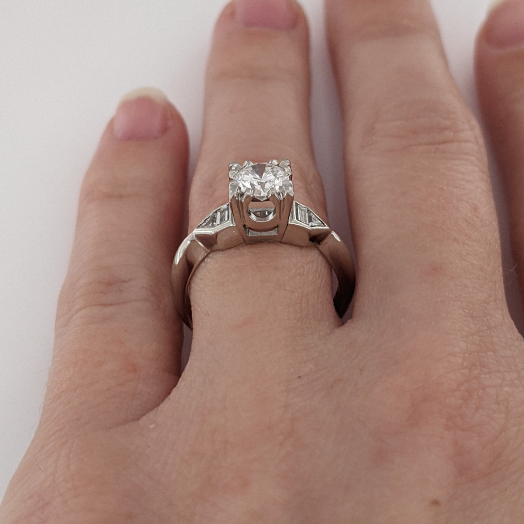 PLATINUM 1.01 CARAT TOTAL WEIGHT VS2 H DIAMOND ROUND (1) BAGUETTE (2) TRILLION (2) ESTATE RING 5.8 GRAMS