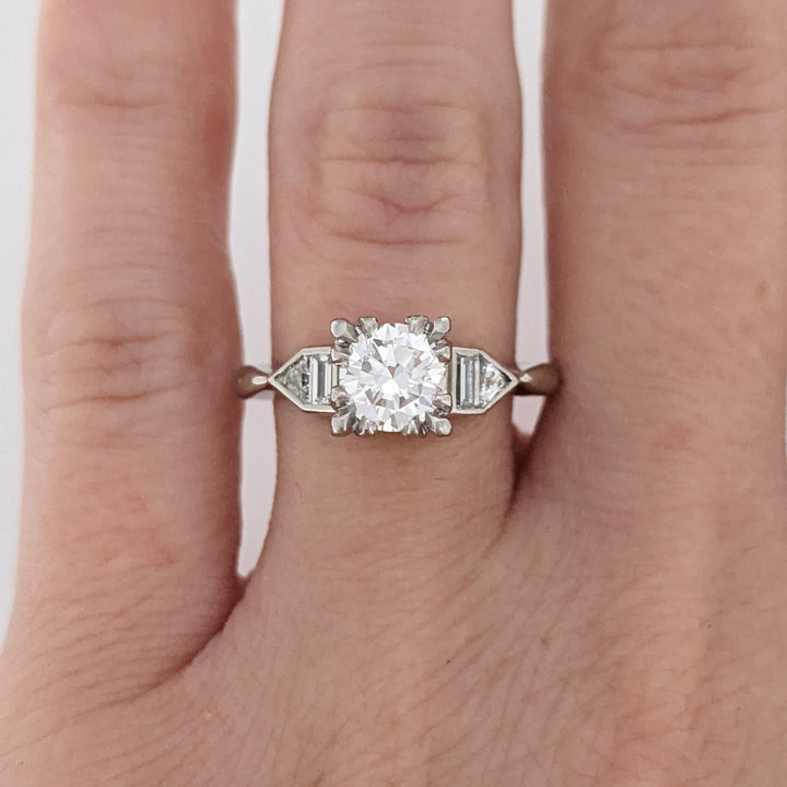 PLATINUM 1.01 CARAT TOTAL WEIGHT VS2 H DIAMOND ROUND (1) BAGUETTE (2) TRILLION (2) ESTATE RING 5.8 GRAMS