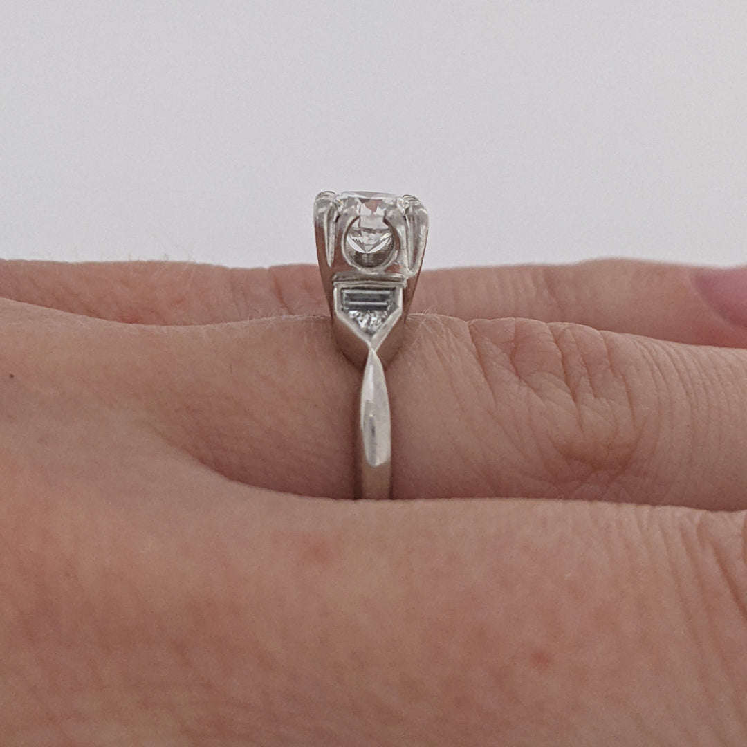 PLATINUM 1.01 CARAT TOTAL WEIGHT VS2 H DIAMOND ROUND (1) BAGUETTE (2) TRILLION (2) ESTATE RING 5.8 GRAMS