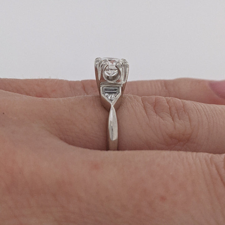 PLATINUM 1.01 CARAT TOTAL WEIGHT VS2 H DIAMOND ROUND (1) BAGUETTE (2) TRILLION (2) ESTATE RING 5.8 GRAMS