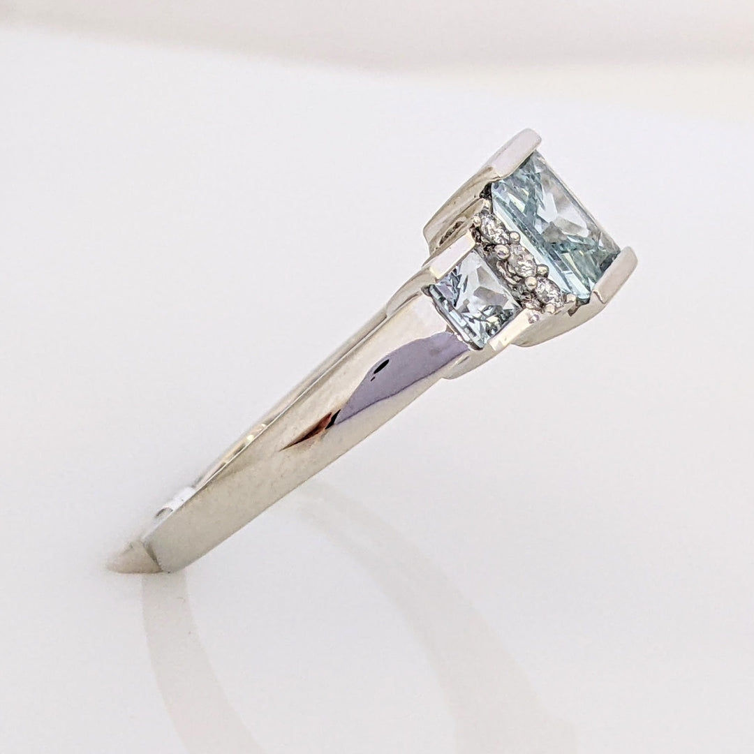 10K WHITE AQUAMARINE PRINCESS CUT (3) WITH (6) ROUND MELEE BEZEL ESTATE RING 2.9 GRAMS