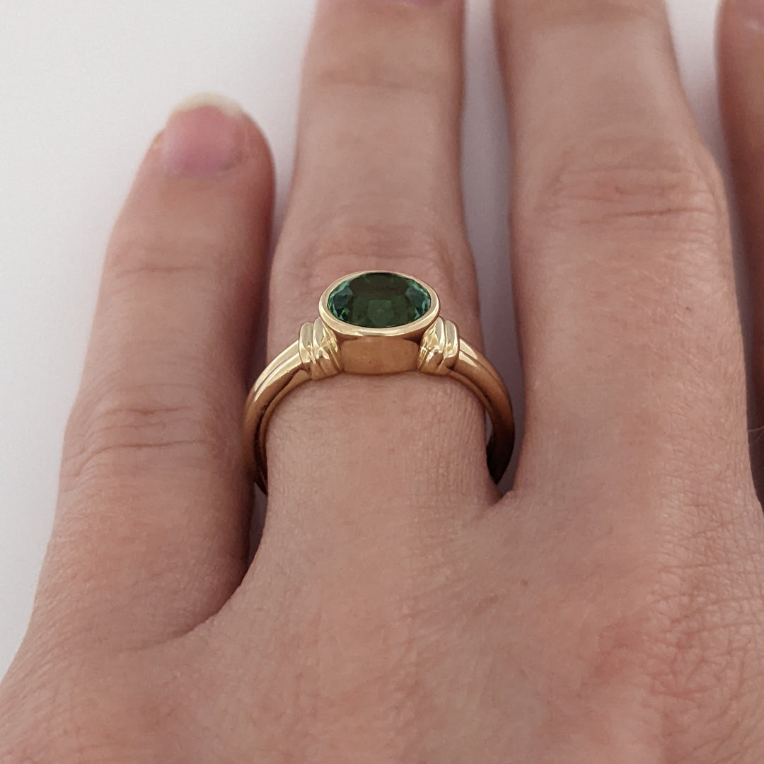 14K GREEN TOURMALINE OVAL 5X7 ESTATE BEZEL SET ESTATE RING 4.2 GRAMS