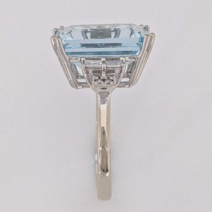 14K WHITE AQUAMARINE EMERALD CUT 10X14 WITH (4) BAGUETTE (4) ROUND MELEE ESTATE RING 5.2 GRAMS