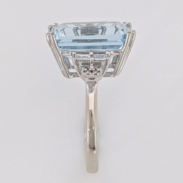 14K WHITE AQUAMARINE EMERALD CUT 10X14 WITH (4) BAGUETTE (4) ROUND MELEE ESTATE RING 5.2 GRAMS
