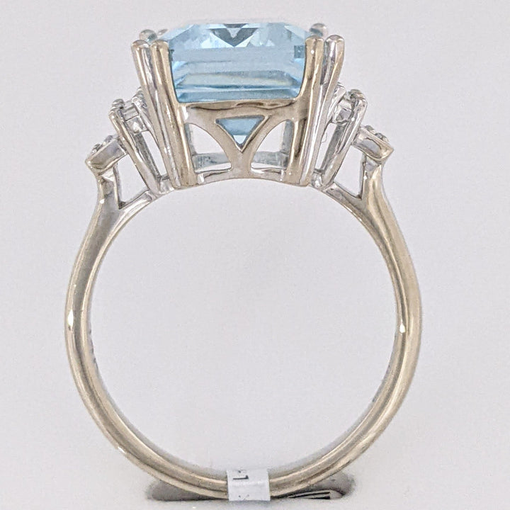 14K WHITE AQUAMARINE EMERALD CUT 10X14 WITH (4) BAGUETTE (4) ROUND MELEE ESTATE RING 5.2 GRAMS