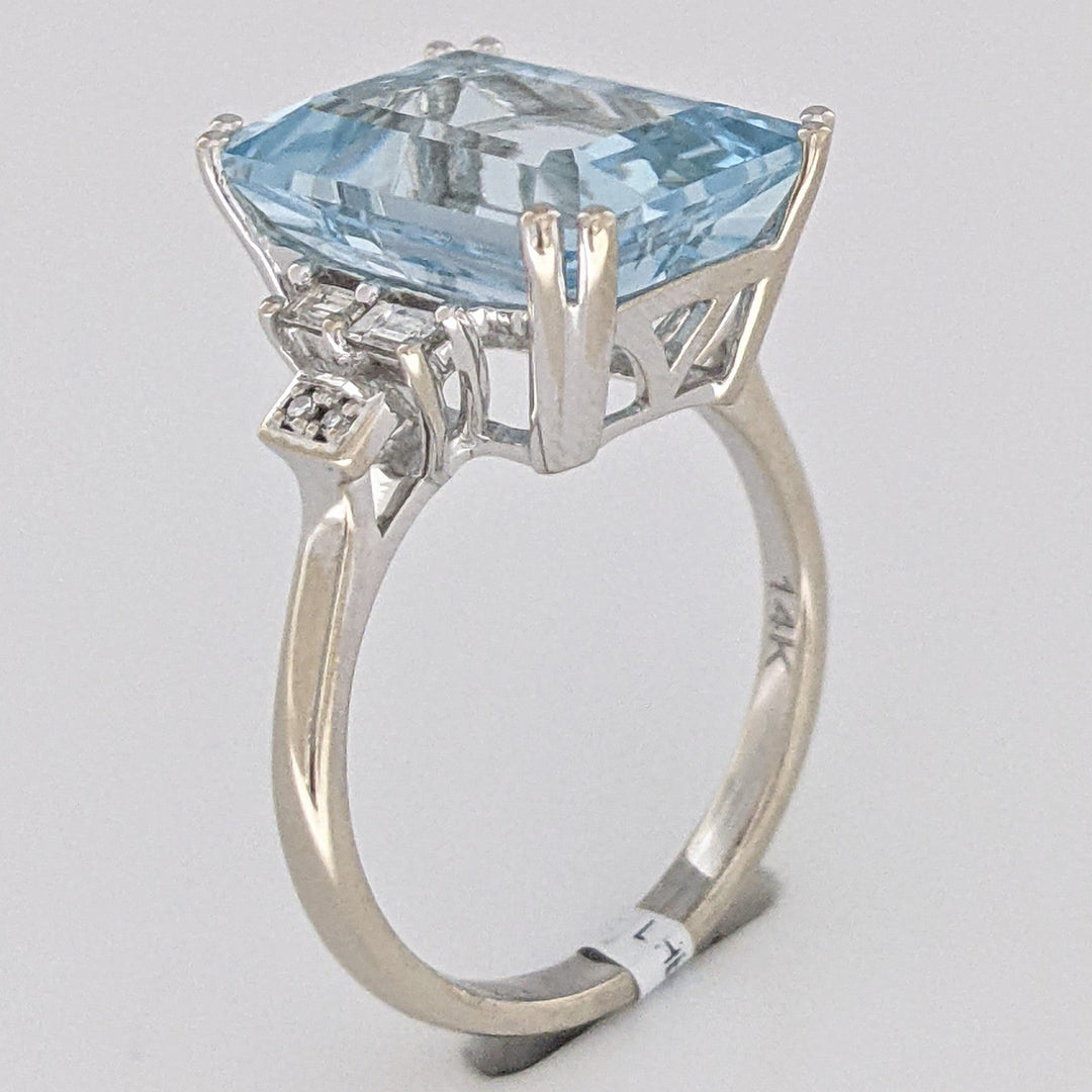 14K WHITE AQUAMARINE EMERALD CUT 10X14 WITH (4) BAGUETTE (4) ROUND MELEE ESTATE RING 5.2 GRAMS
