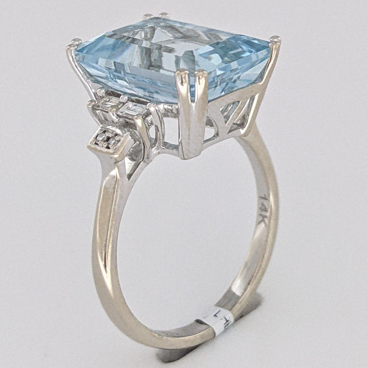 14K WHITE AQUAMARINE EMERALD CUT 10X14 WITH (4) BAGUETTE (4) ROUND MELEE ESTATE RING 5.2 GRAMS