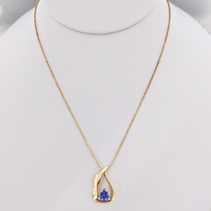 14K TANZANITE TRILLION 5MM WITH MELEE FREE FORM ESTATE PENDANT & CHAIN 4.2 GRAMS