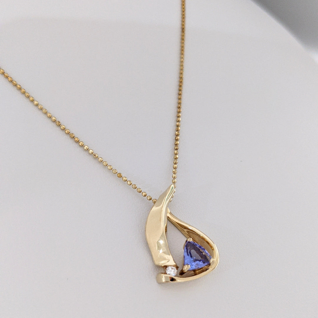 14K TANZANITE TRILLION 5MM WITH MELEE FREE FORM ESTATE PENDANT & CHAIN 4.2 GRAMS
