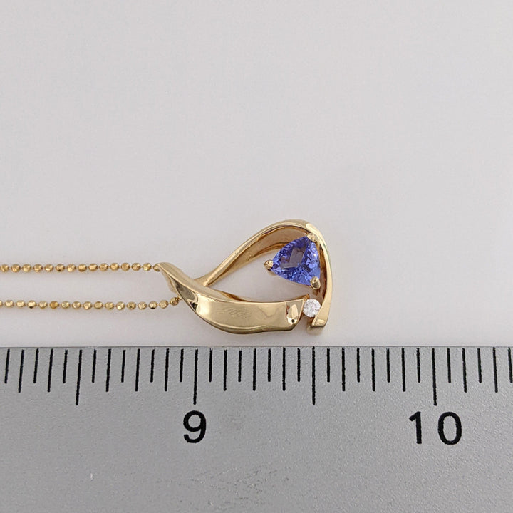 14K TANZANITE TRILLION 5MM WITH MELEE FREE FORM ESTATE PENDANT & CHAIN 4.2 GRAMS