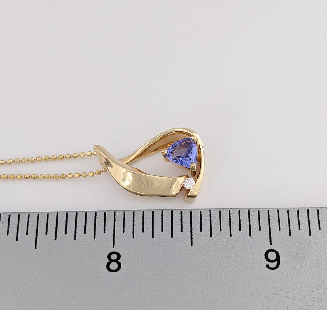 14K TANZANITE TRILLION 5MM WITH MELEE FREE FORM ESTATE PENDANT & CHAIN 4.2 GRAMS