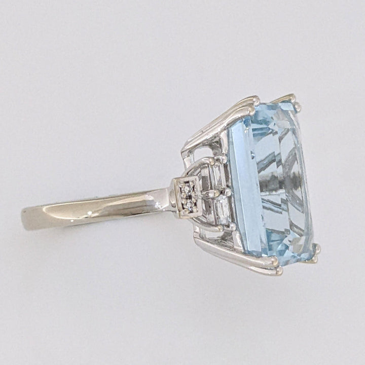 14K WHITE AQUAMARINE EMERALD CUT 10X14 WITH (4) BAGUETTE (4) ROUND MELEE ESTATE RING 5.2 GRAMS