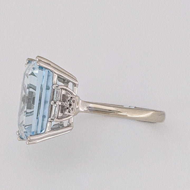 14K WHITE AQUAMARINE EMERALD CUT 10X14 WITH (4) BAGUETTE (4) ROUND MELEE ESTATE RING 5.2 GRAMS