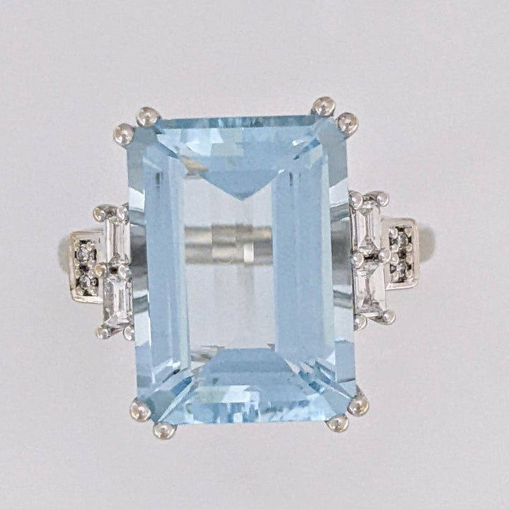 14K WHITE AQUAMARINE EMERALD CUT 10X14 WITH (4) BAGUETTE (4) ROUND MELEE ESTATE RING 5.2 GRAMS