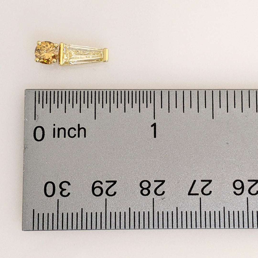 14K 1.88 CARAT TOTAL WEIGHT VS1 CHAMPAGNE DIAMOND ROUND (2) WITH BAGUETTE (2) ESTATE EARRINGS 3.5 GRAMS