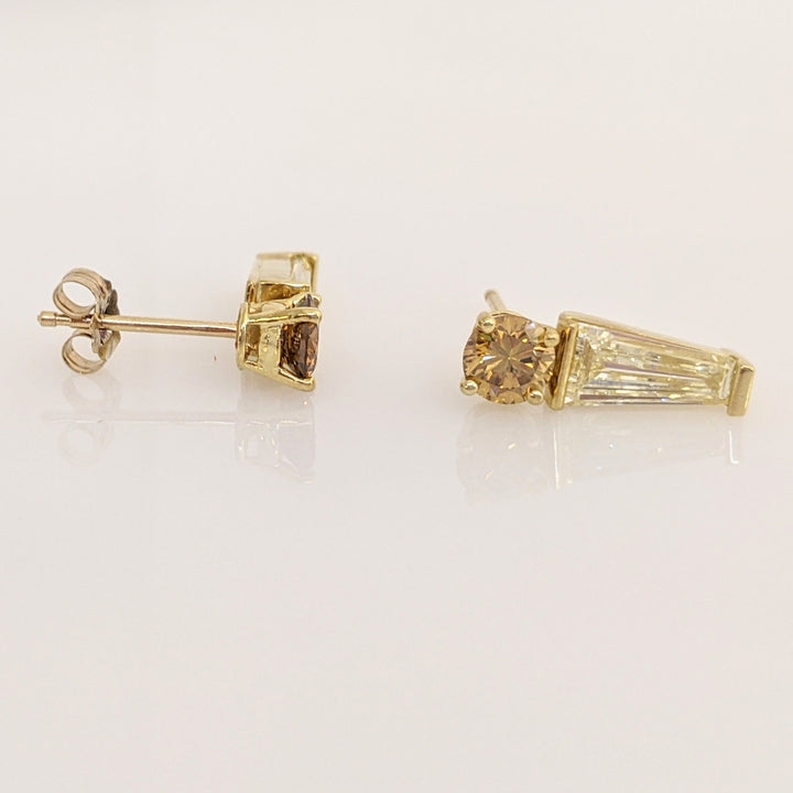 14K 1.88 CARAT TOTAL WEIGHT VS1 CHAMPAGNE DIAMOND ROUND (2) WITH BAGUETTE (2) ESTATE EARRINGS 3.5 GRAMS
