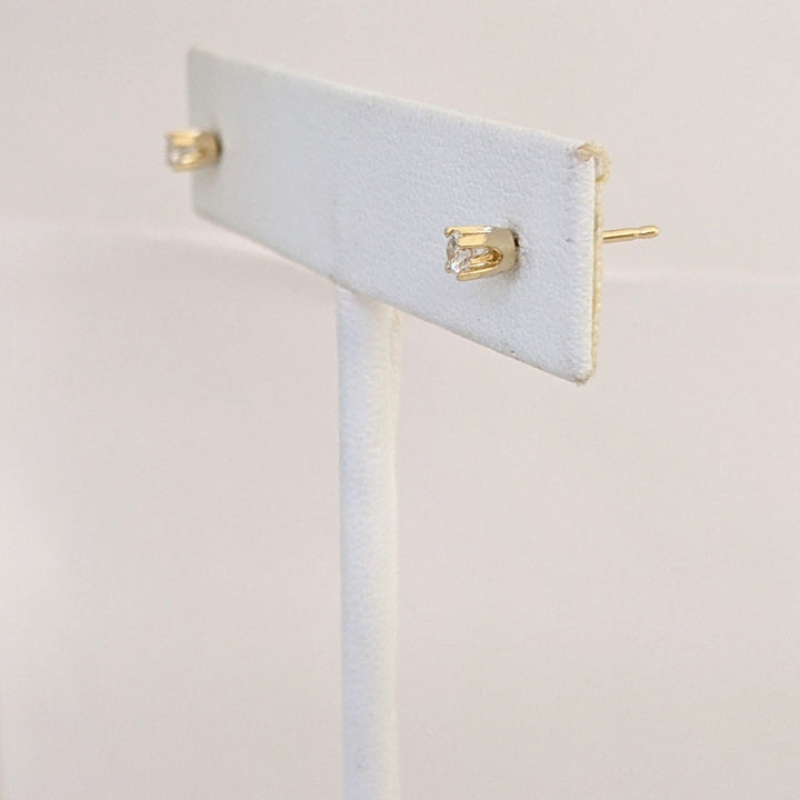 14K .16 CARAT TOTAL WEIGHT SI1 I DIAMOND ROUND (2) ESTATE STUD EARRINGS 0.5 GRAMS