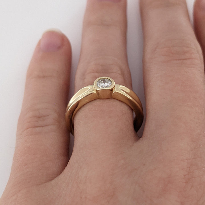 14K .30 CARAT TOTAL I1 J DIAMOND ROUND ESTATE BEZEL RING 4.5 GRAMS