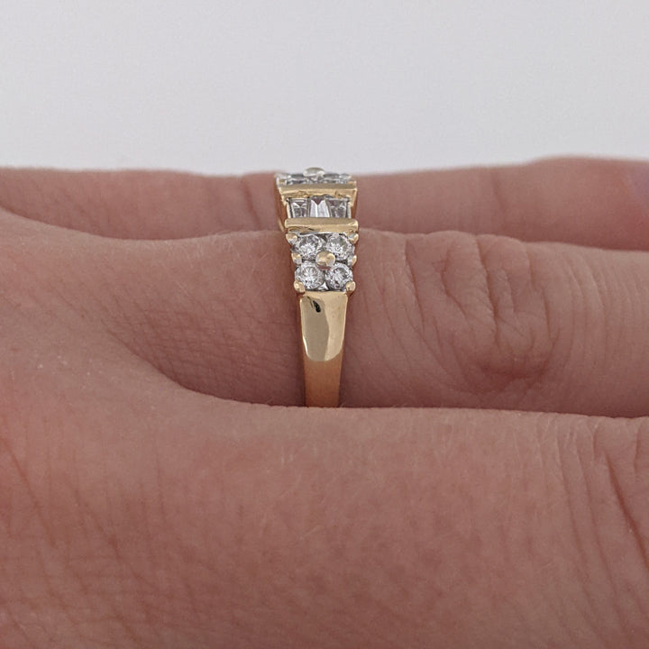 14K .54 CARAT TOTAL WEIGHT SI2 I DIAMOND ROUND (12) BAGUETTE (6) ESTATE BAND 2.8 GRAMS