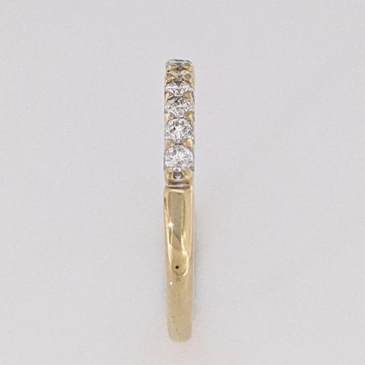 14K .21 CARAT TOTAL WEIGHT I1 H DIAMOND ROUND (7) ESTATE PRONG BAND 2.4 GRAMS