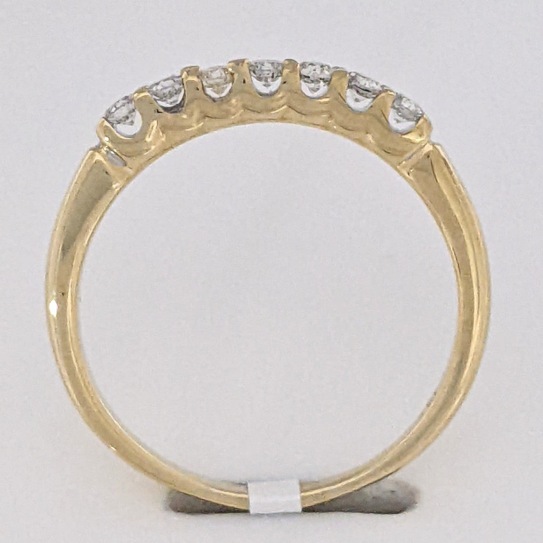 14K .21 CARAT TOTAL WEIGHT I1 H DIAMOND ROUND (7) ESTATE PRONG BAND 2.4 GRAMS