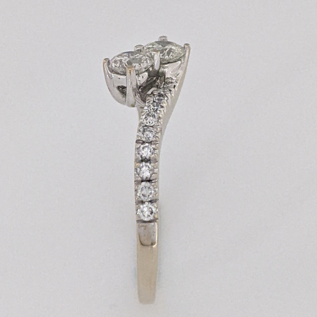 14K WHITE .89 CARAT TOTAL WEIGHT I1 I DIAMOND ROUND (22) BYPASS ESTATE RING 3.4 GRAMS