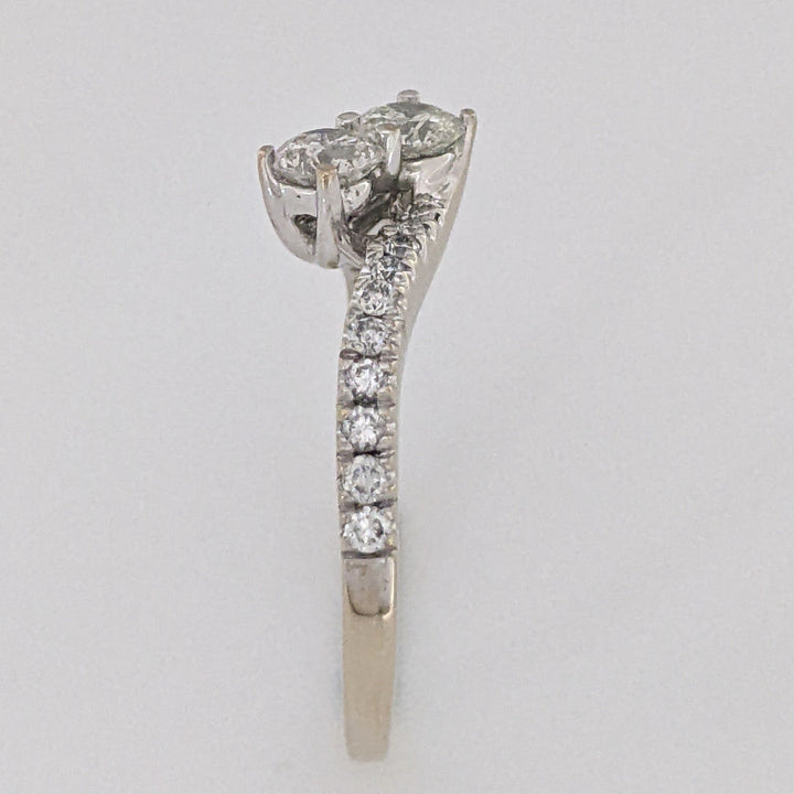 14K WHITE .89 CARAT TOTAL WEIGHT I1 I DIAMOND ROUND (22) BYPASS ESTATE RING 3.4 GRAMS