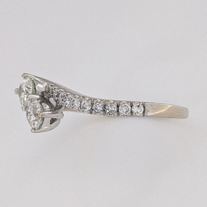 14K WHITE .89 CARAT TOTAL WEIGHT I1 I DIAMOND ROUND (22) BYPASS ESTATE RING 3.4 GRAMS