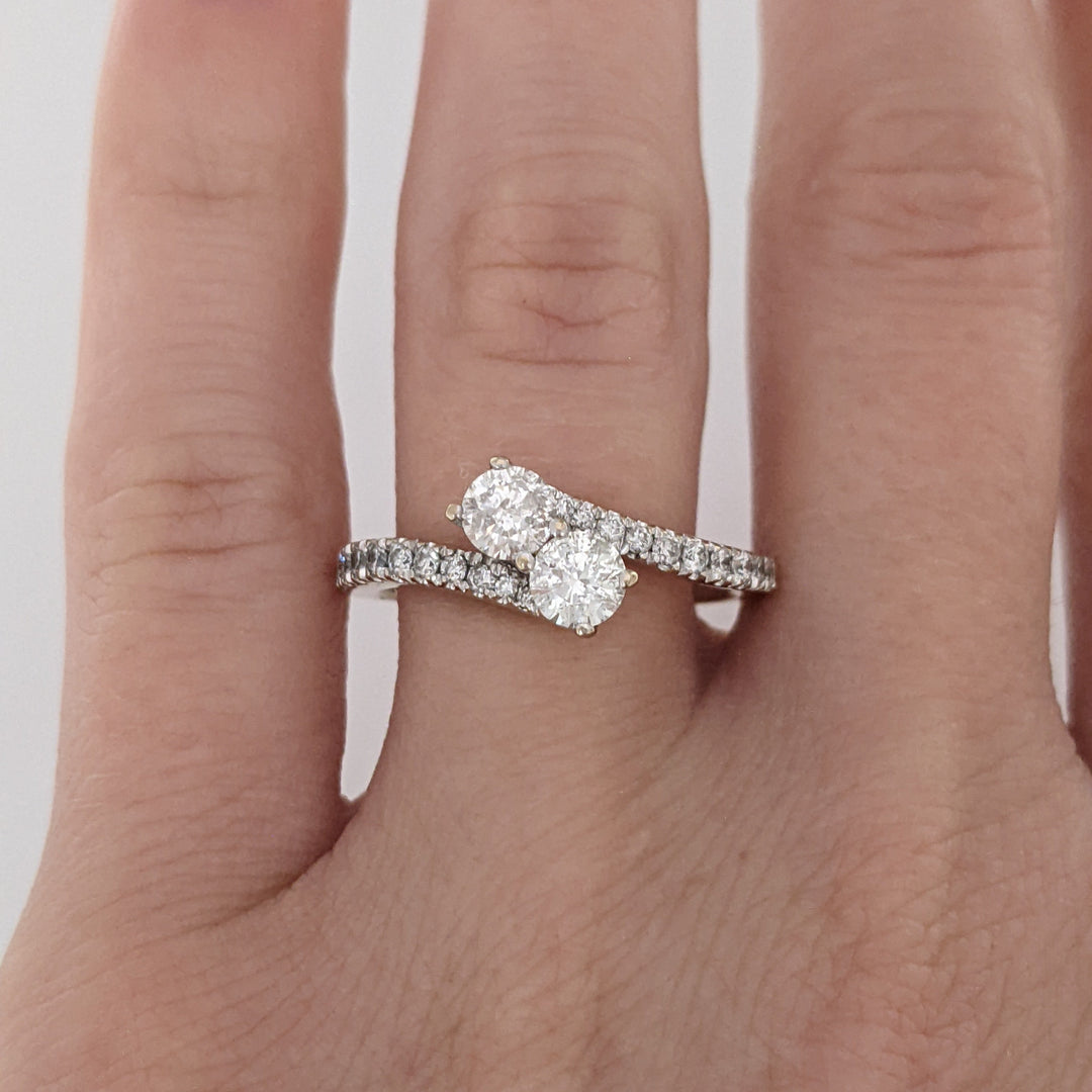 14K WHITE .89 CARAT TOTAL WEIGHT I1 I DIAMOND ROUND (22) BYPASS ESTATE RING 3.4 GRAMS