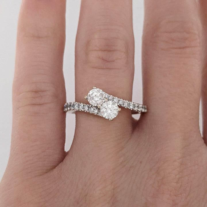 14K WHITE .89 CARAT TOTAL WEIGHT I1 I DIAMOND ROUND (22) BYPASS ESTATE RING 3.4 GRAMS