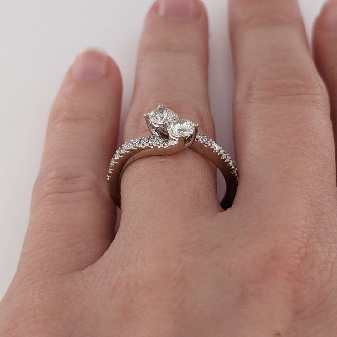 14K WHITE .89 CARAT TOTAL WEIGHT I1 I DIAMOND ROUND (22) BYPASS ESTATE RING 3.4 GRAMS