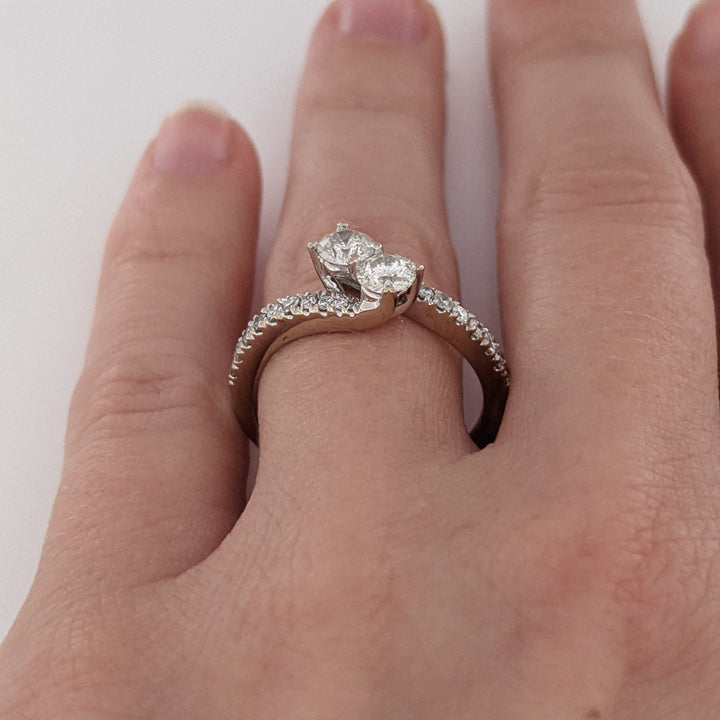 14K WHITE .89 CARAT TOTAL WEIGHT I1 I DIAMOND ROUND (22) BYPASS ESTATE RING 3.4 GRAMS