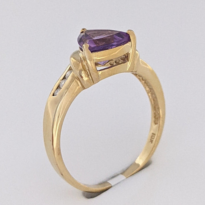 10K AMETHYST TRILLION 7MM WITH (6) MELEE ESTATE RING 2.0 GRAMS