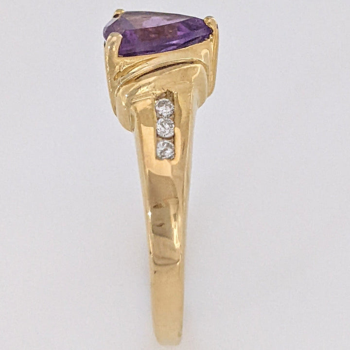 10K AMETHYST TRILLION 7MM WITH (6) MELEE ESTATE RING 2.0 GRAMS