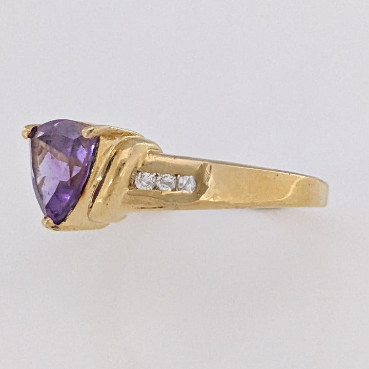 10K AMETHYST TRILLION 7MM WITH (6) MELEE ESTATE RING 2.0 GRAMS