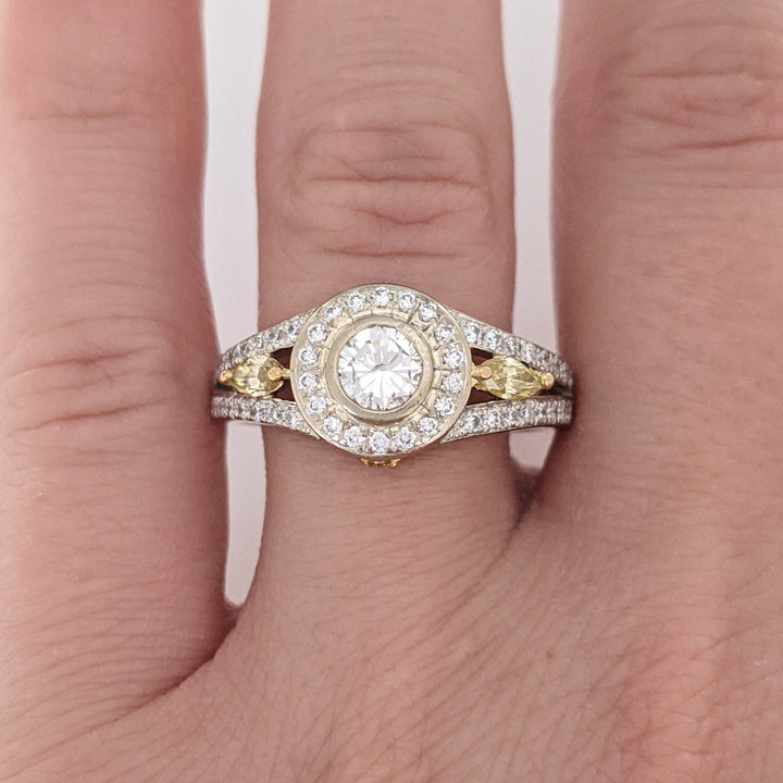 14K WHITE 1.06 CARAT TOTAL WEIGHT DIAMOND ROUND (53) WITH (2) YELLOW MARQUISE ESTATE RING 4.5 GRAMS