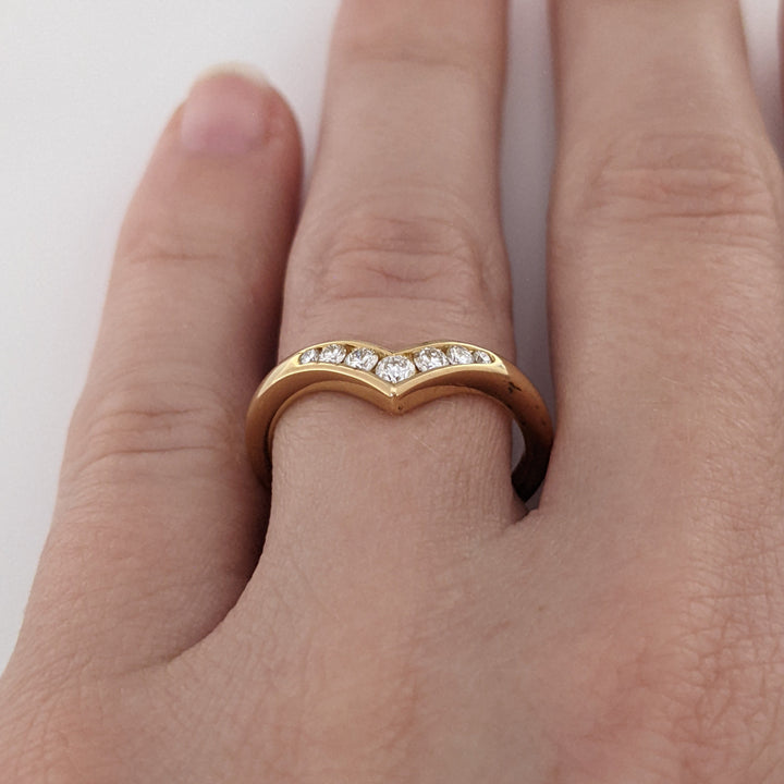 14K .24 CARAT TOTAL WEIGHT VS2 I DIAMOND ROUND (7) V-CHANNEL ESTATE BAND 3.2 GRAMS