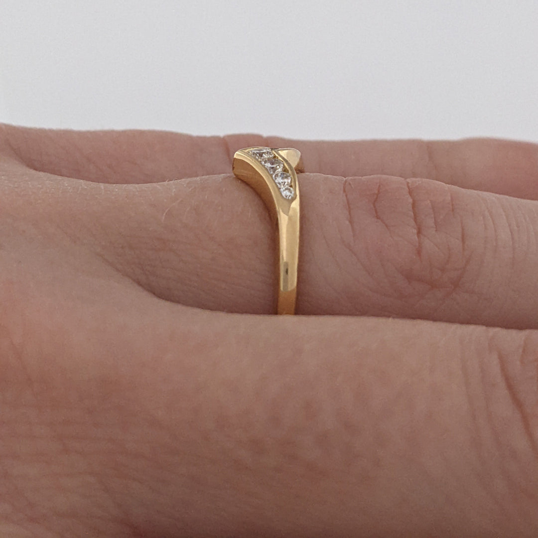 14K .24 CARAT TOTAL WEIGHT VS2 I DIAMOND ROUND (7) V-CHANNEL ESTATE BAND 3.2 GRAMS