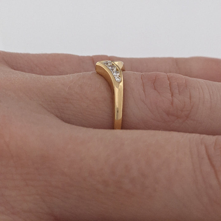 14K .24 CARAT TOTAL WEIGHT VS2 I DIAMOND ROUND (7) V-CHANNEL ESTATE BAND 3.2 GRAMS