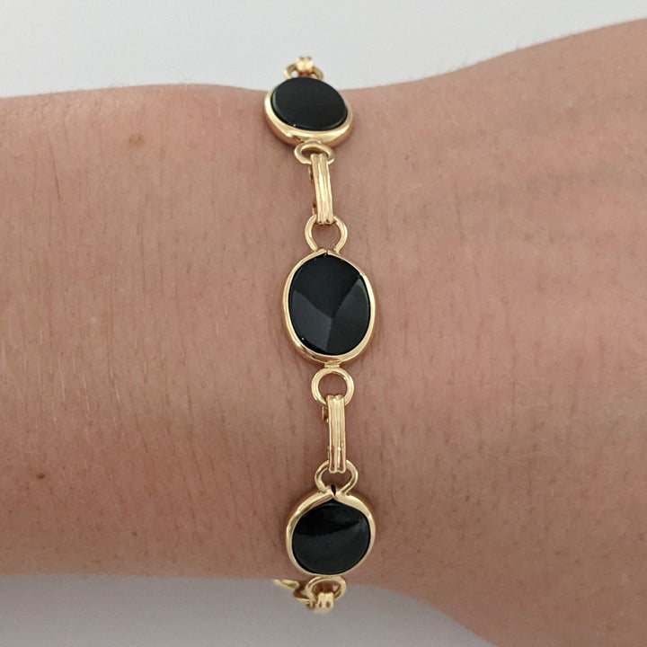 14K ONYX OVAL 7X10 (7) ESTATE BRACELET 7.1 GRAMS