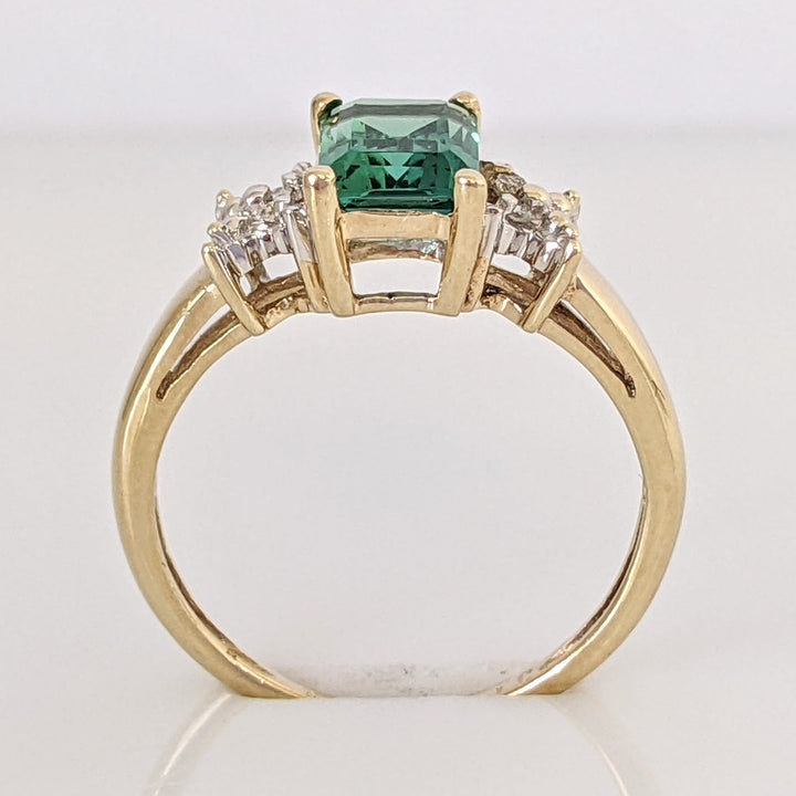 10K LAB-CREATED EMERALD CUT EMERALD 5X7 WITH (4) MELEE ESTATE RING 1.6 GRAMS