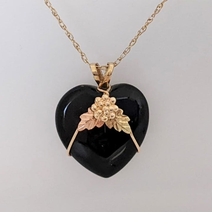 10K ONYX HEART 16MM WITH LEAF ESTATE PENDANT & CHAIN 2.7 GRAMS