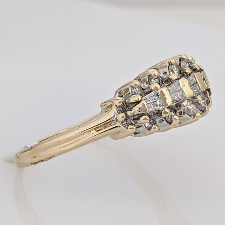 14K .47 CARAT TOTAL WEIGHT SI2 G DIAMOND ROUND (16) BAGUETTES (10) ESTATE RING 4.3 GRAMS