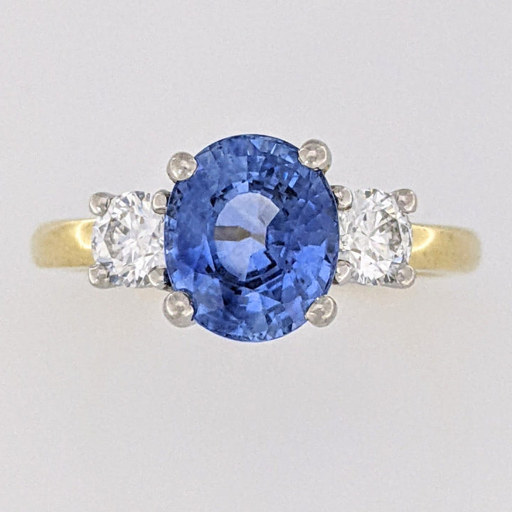 18K/PLATINUM CEYLON SAPPHIRE OVAL 7X8 WITH .45 DIAMOND TOTAL WEIGHT (2) ROUND ESTATE RING 4.3 GRAMS