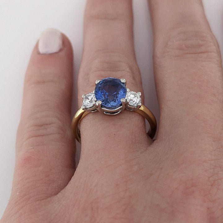 18K/PLATINUM CEYLON SAPPHIRE OVAL 7X8 WITH .45 DIAMOND TOTAL WEIGHT (2) ROUND ESTATE RING 4.3 GRAMS
