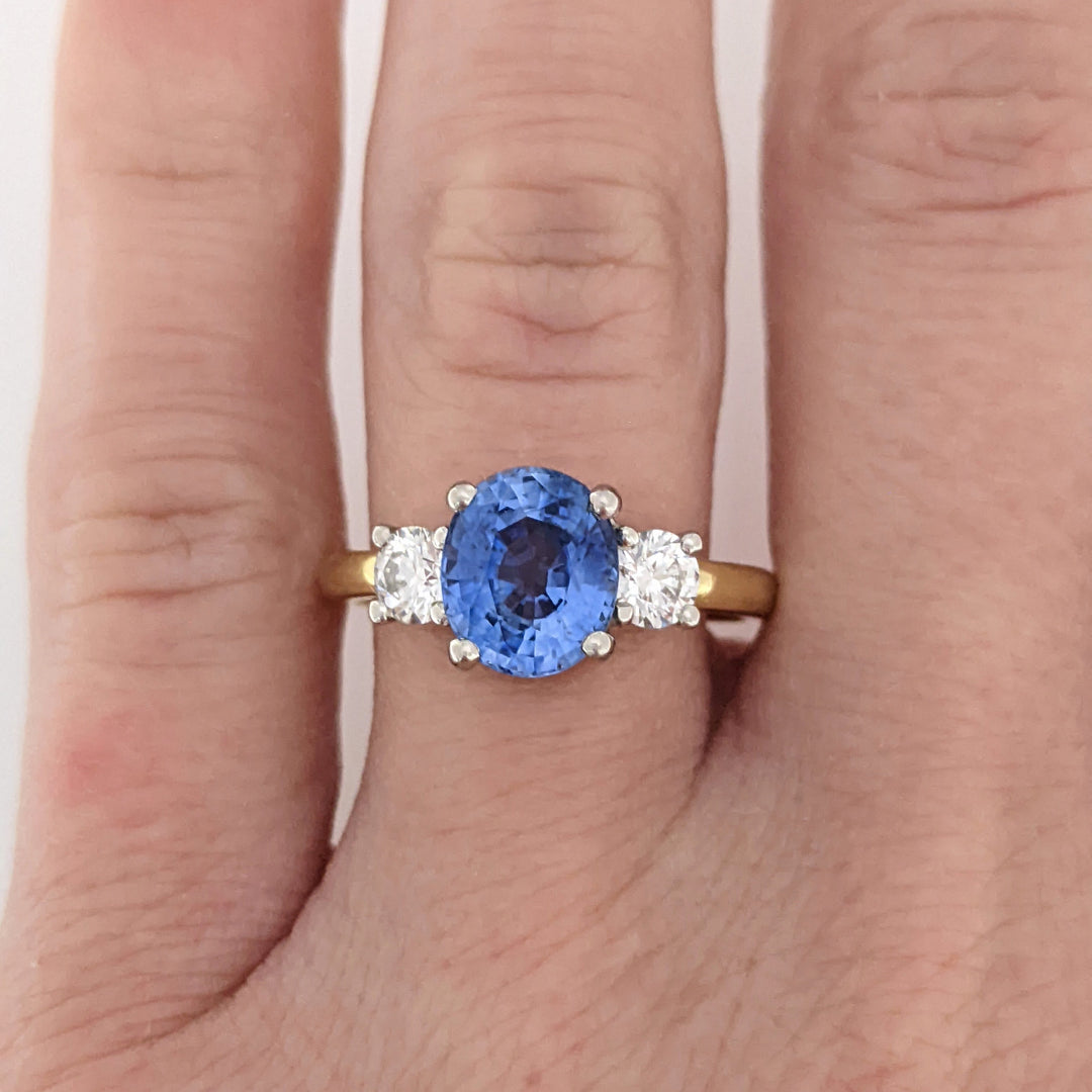 18K/PLATINUM CEYLON SAPPHIRE OVAL 7X8 WITH .45 DIAMOND TOTAL WEIGHT (2) ROUND ESTATE RING 4.3 GRAMS