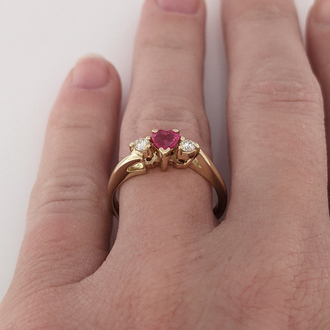 14K RUBY HEART 4.0MM WITH .20 DIAMOND TOTAL WEIGHT ESTATE RING 2.9 GRAMS