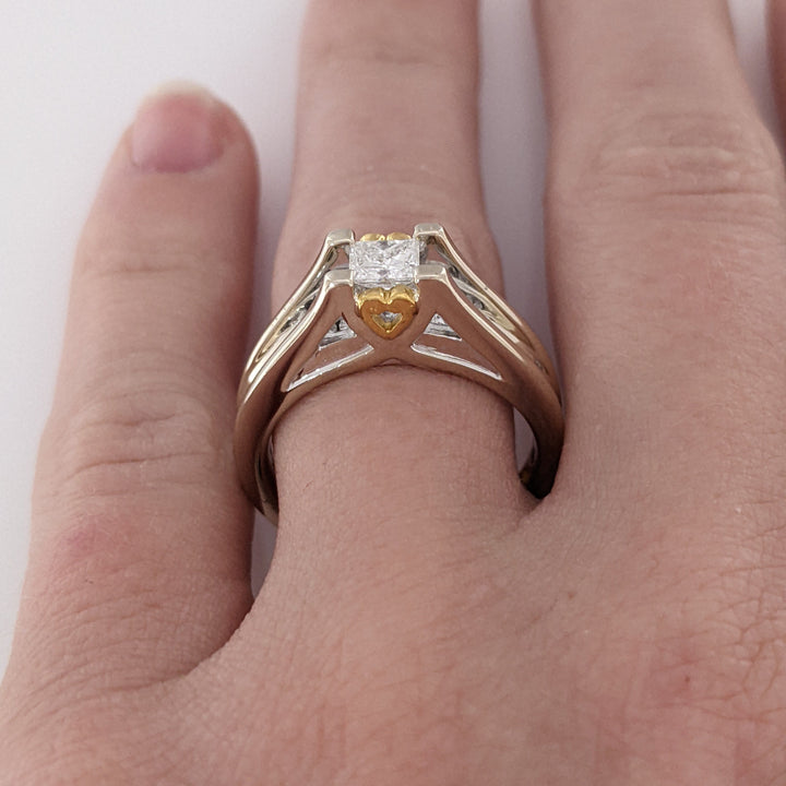 14K WHITE/24K .76 CARAT TOTAL WEIGHT I1 F DIAMOND PRINCESS CUT WITH (12) ROUND MELEE ESTATE RING 7.2G
